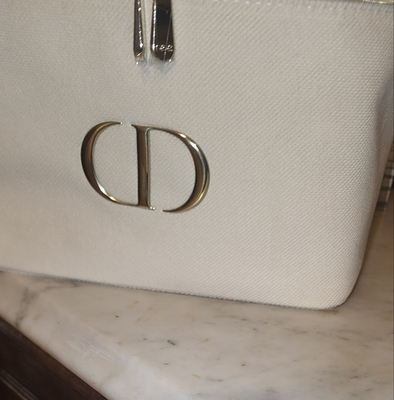 Dior Vanity in Ivory - super soft, great condition comes with Dior tissue paper - Picture 2 of 7